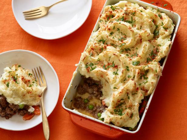 What is The Pioneer Woman's shepherd's pie recipe?