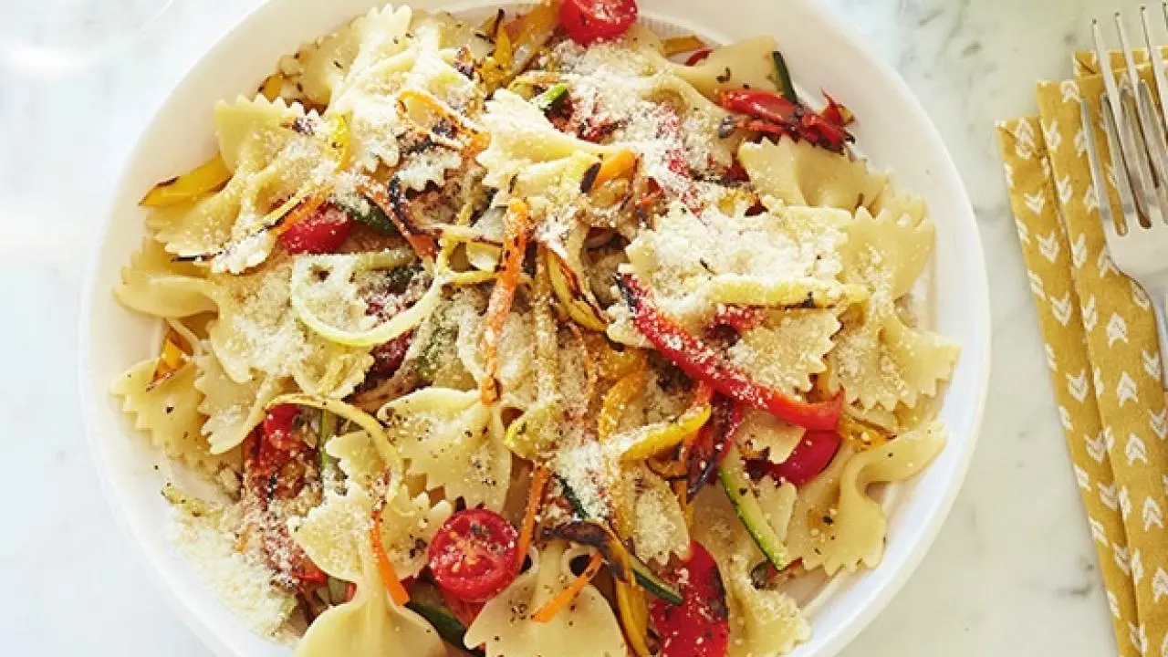 Make Giada's Vegetarian Pasta Primavera