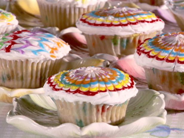 Sandra Lee's Tie-Dyed Cupcakes