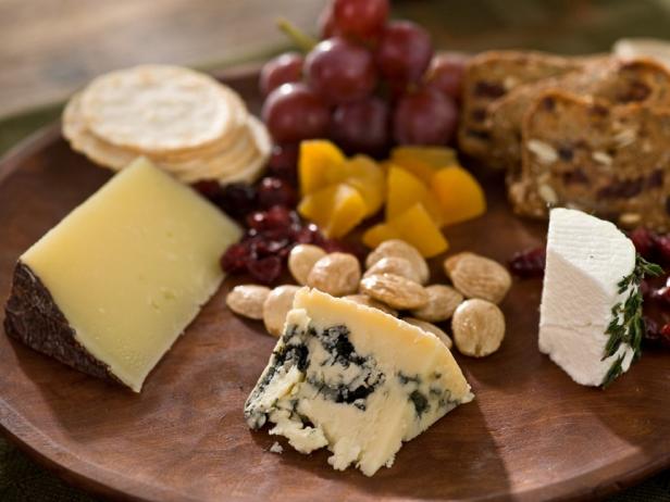 How to Set Up a Cheese Platter