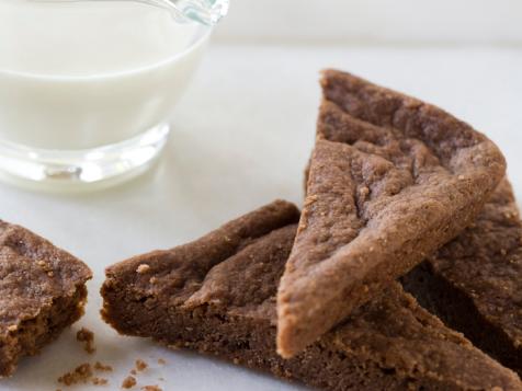 Chocolate Shortbread with White Chocolate Sauce