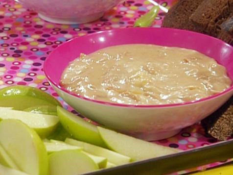 Caramelized Onion and White Cheddar Dip with Apples and Dark Bread