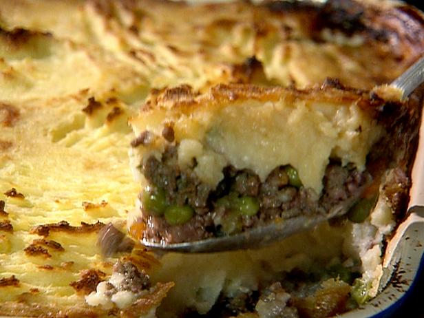 What is The Pioneer Woman's shepherd's pie recipe?