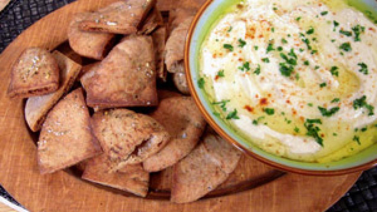 Classic Hummus and Chips