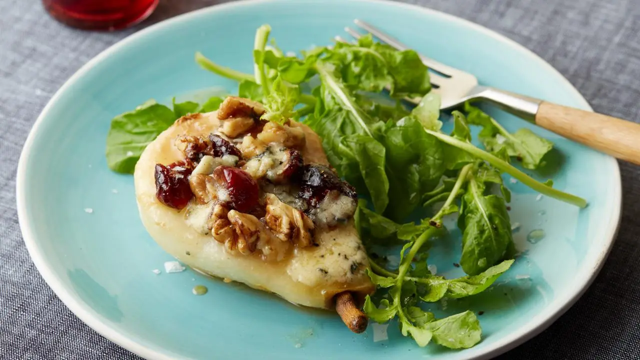 Roasted Pears With Blue Cheese