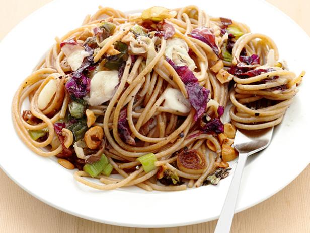 Whole-Wheat Spaghetti with Leeks and Hazelnuts