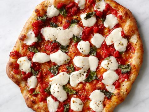Red or White Pizza: Which Do You Prefer?