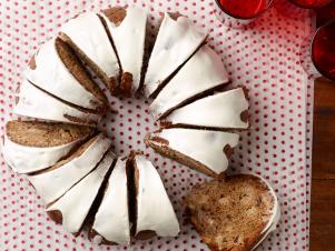 GH0303H_spiced-apple-walnut-cake-with-cream-cheese-icing_s4x3