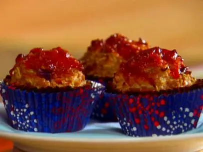 Turkey and veggie meatloaf minis come in the size of a cupcake with cupcake foils.