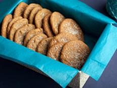 Though they are crispier than classic gingerbread cookies, ginger snaps are made with many of the same ingredients and boast a warm, spicy flavor.
