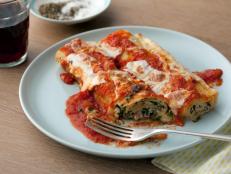 Giada De Laurentiis' Lasagna Rolls, from Everyday Italian on Food Network, are an elegant twist on the Italian classic.