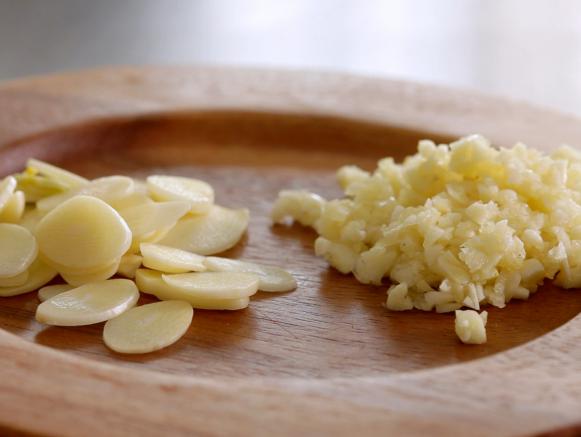 How to Crush, Slice and Mince Garlic
