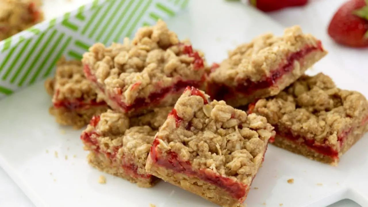 Ree's Strawberry Oatmeal Bars