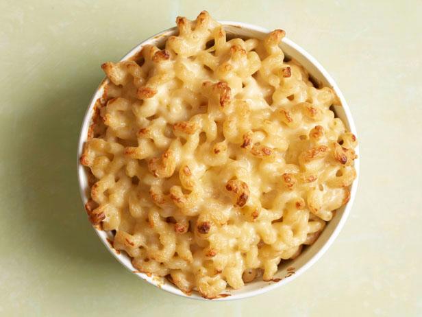 Classic Baked Mac and Cheese (No. 1)