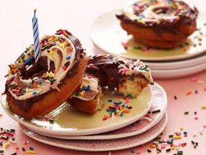FNK_Birthday-Cake-Doughnut_s4x3