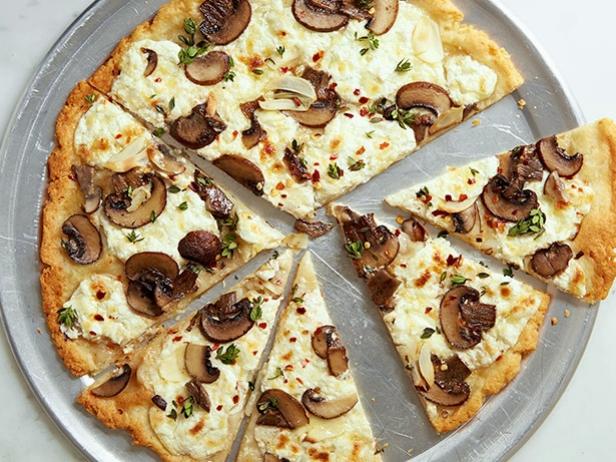 mushroom ricotta pizza