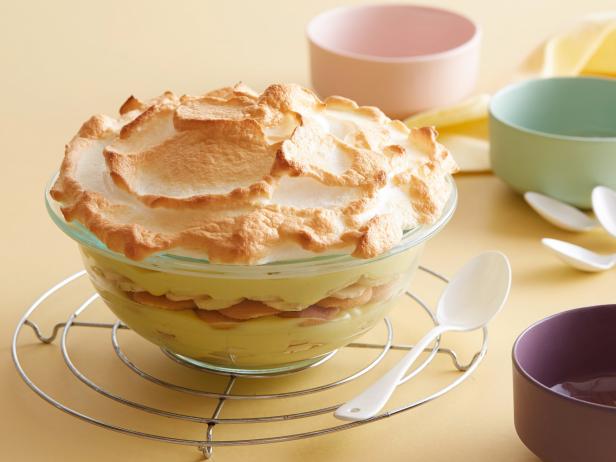 What are some of Rachael Ray's easy banana pudding recipes?