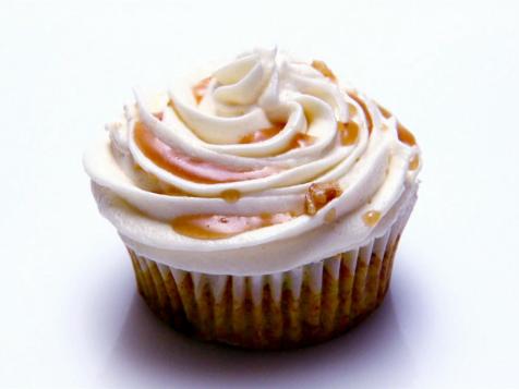 Vegan Brussel Carrot Curry Cupcakes with Cream Cheese Frosting and Maple Curry Reduction