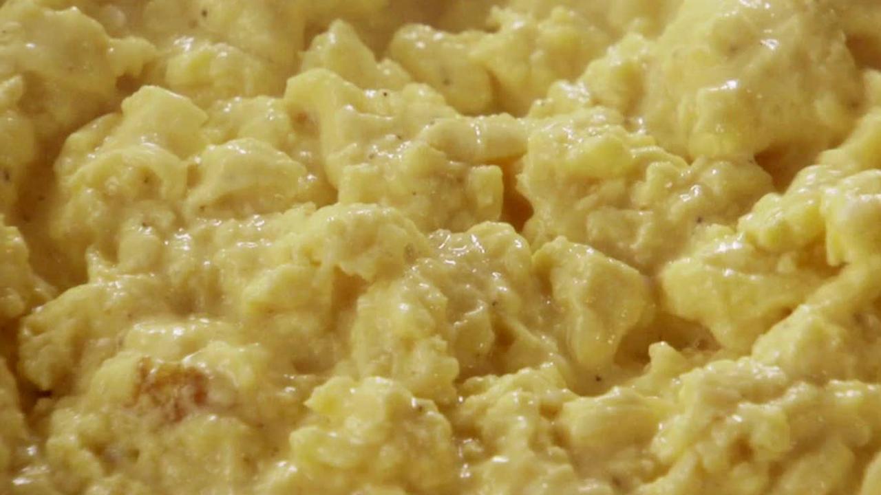 Ree's Spicy Scrambled Eggs