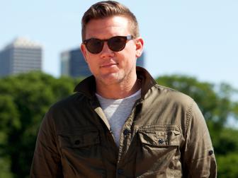 Host Tyler Florence welcomes the remaining three teams to Chicago where Mayor Rahm Emmanuel will be a guest judge when they create original Chicago-style pizzas, as seen on Food Network's The Great Food Truck race, Season 4.