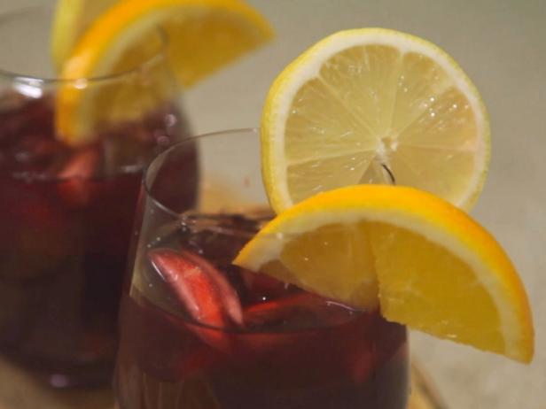 Kitchen Hack: Learn How to Make Speedy Sangria | FN Dish - Behind-the