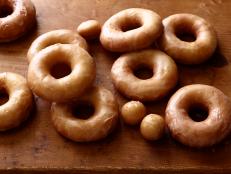 The Pioneer Woman's Homemade Glazed Doughnuts for Food Network allow you to make a batch of the ever-popular pastry at home.