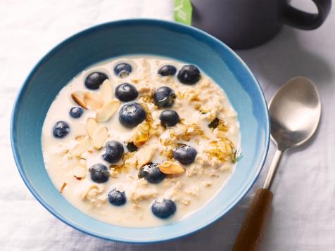 Overnight Oats: No-Cook Blueberry-Almond Oatmeal