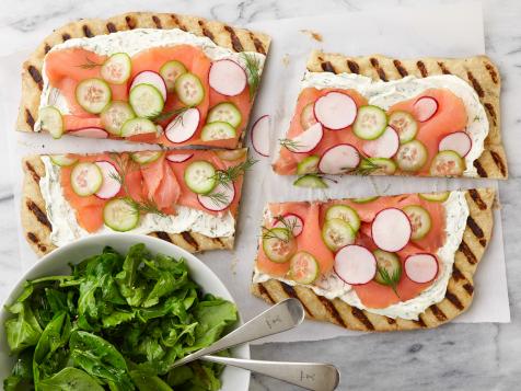 20-Minute Grilled Pizza with Smoked Salmon and Mixed Greens