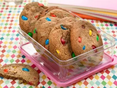 Chef Name: Ree Drummond

Full Recipe Name: Yummy Slice-and-Bake Cookies

Talent Recipe: Ree Drummondâ  s Yummy Slice-and-Bake Cookies, as seen on The Pioneer Woman

FNK Recipe: 

Project: Foodnetwork.com, Back to School/Sandwich Central/Dinner and a Movie/Sides

Show Name: The Pioneer Woman

Food Network / Cooking Channel: Food Network