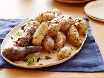 ROASTED FINGERLINGS
Sunny Anderson
Cooking For Real/Warm and Fuzzy Spring
Food Network
Fingerling Potatoes, Garlic, Rosemary, Olive Oil, Kosher Salt, Pepper