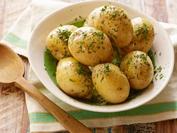 HOW TO MAKE BOILED POTATOES
Laura B. Weiss
Food Network Kitchens
Potatoes, Salt, Butter, Parsley