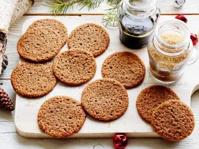 MOLASSES COOKIES
Anne Burrell
Secrets of a Restaurant Chef/The Secret to Coriander Chicken with Hammered Cauliflower
Food Network
Allpurpose
Flour, Baking Soda, Cinnamon, Ginger, Cloves, Kosher Salt, Unsalted Butter, Brown
Sugar, Egg, Molasses, Turbinado Sugar