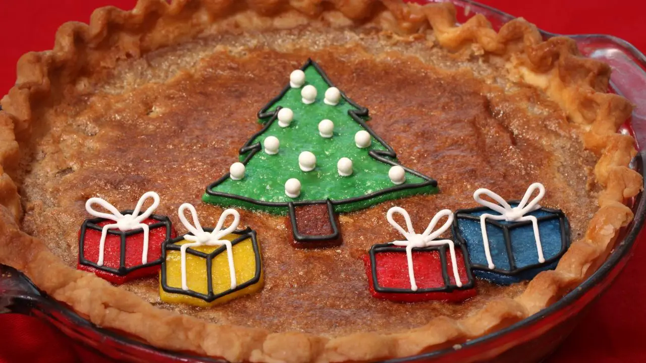 Decorative Cinnamon Chess Pie