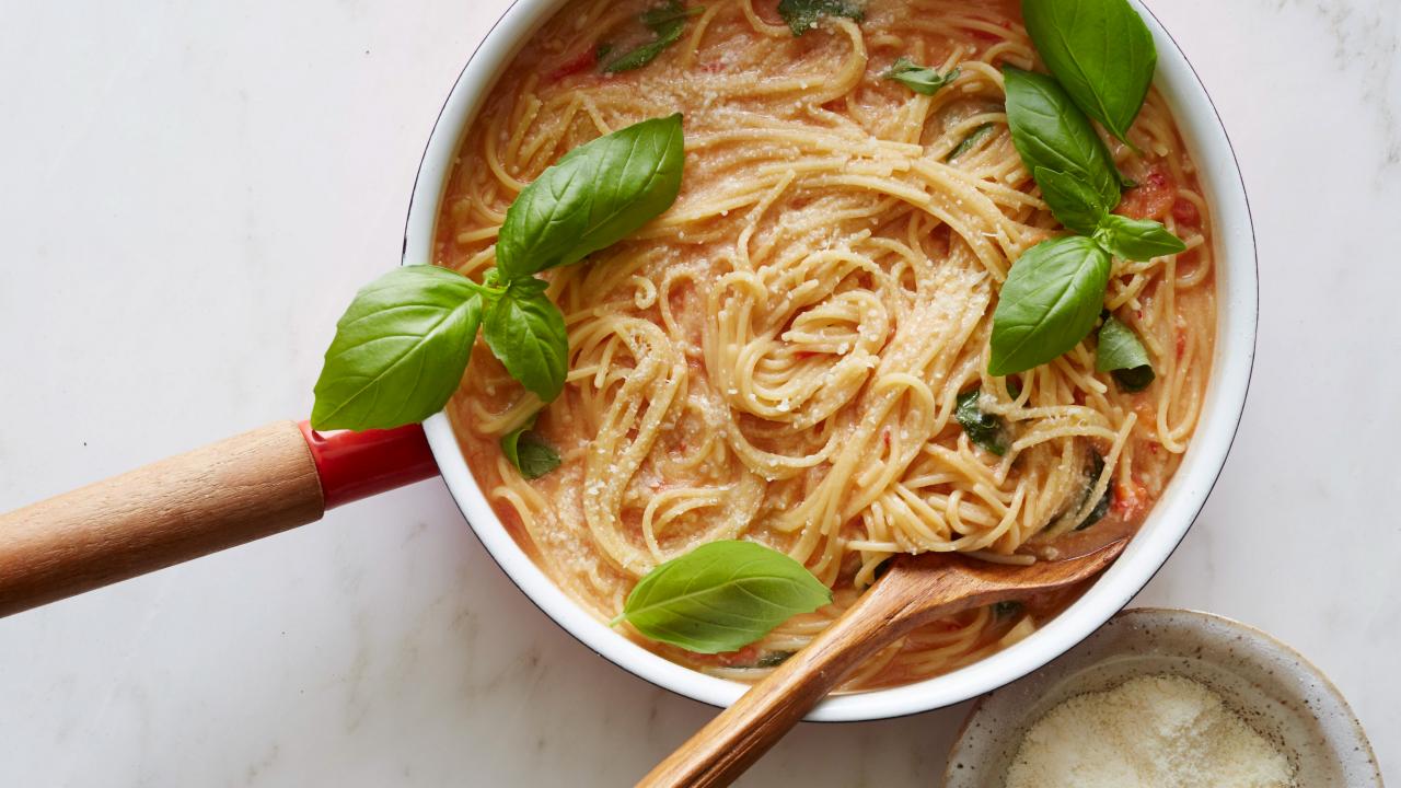 One-Pot Spaghetti with Fresh Tomato Sauce
