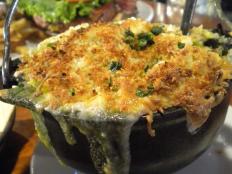 Head here for American dishes with bold twists, like a spicy take on mac and cheese. A puree made from roasted poblano peppers adds the kick to this creamy creation, which stars gooey mounds of pepper Jack cheese. The dish is then topped with panko breadcrumbs to create a satisfyingly crunchy crust.