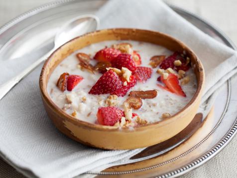 Chilled Strawberry-Date Oatmeal