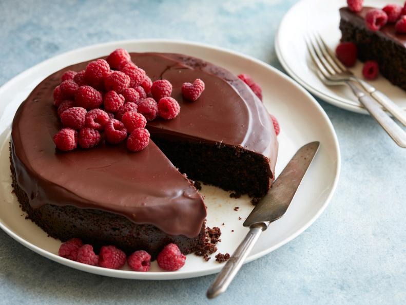 FLOURLESS CHOCOLATE ALMOND CAKE Katie Lee The Kitchen/Early Spring Entertaining Food Network Semisweet Chocolate, Coconut Oil, Almonds, Sugar, Quinoa, Baking Powder, Baking Soda, Cinnamon, Coconut Milk, Eggs, Vanilla Extract, Raspberries