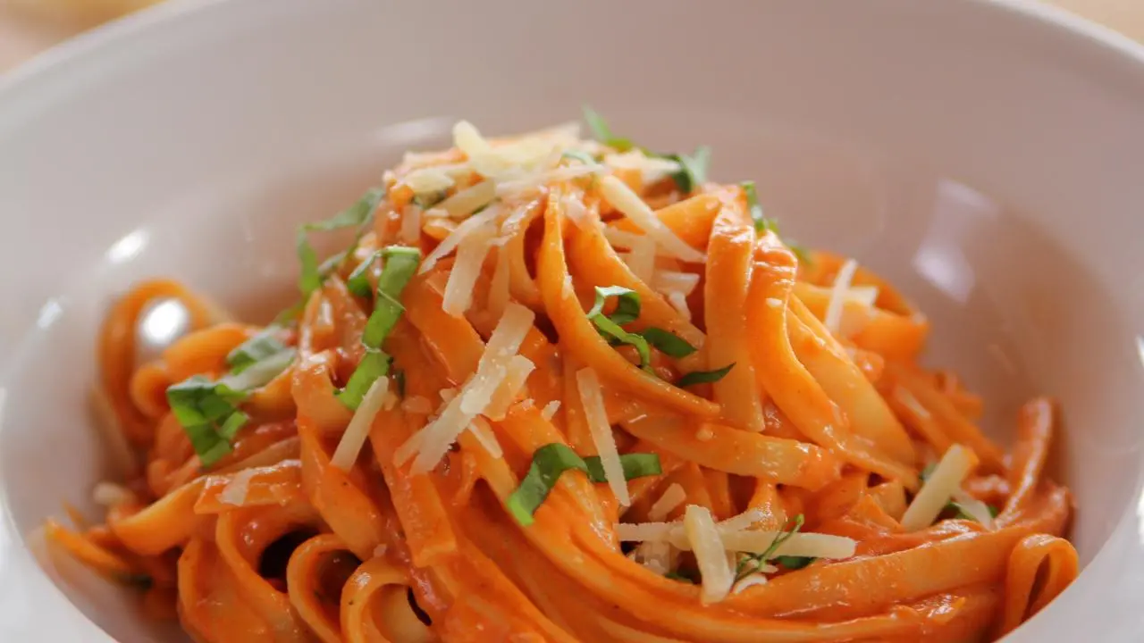 Pasta with Tomato Cream Sauce