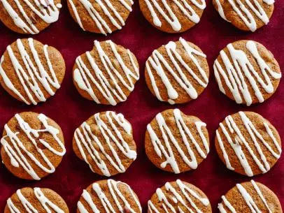 FN HERMIT COOKIES
Jeffery Zakarian
Food Network
Allpurpose
Flour, Cinnamon, Baking Soda, Fine Salt, Allspice, Ginger, Unsalted Butter, Dark
Brown Sugar, Unsulphured Molasses, Eggs, Vanilla Extract, Orange, Semisweet Chocolate
Chips, Vanilla Bean