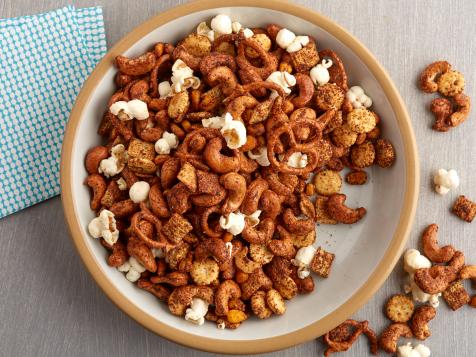 Spicy Chipotle Cashew Snack Mix