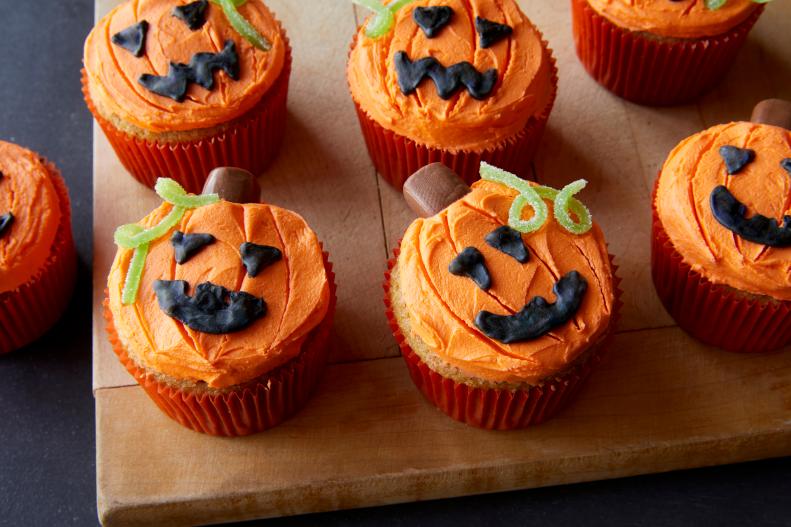 Jack O Lantern Pumpkin Spice Cupcakes