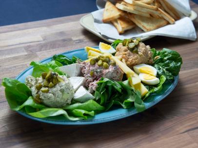 Host Rachael Ray's 3 Salad Chef’s Salad Plate, as seen on 30 Minute Meals, Season 28.