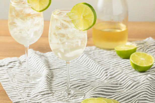 Alcohlic Refreshing Wine Spritzer with LIme and Soda