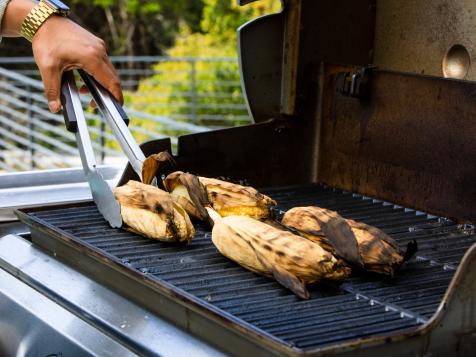 How to Grill Corn on the Cob With and Without Husks
