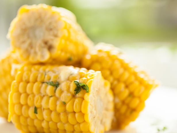 Steamed sweetcorn on the cob with butter