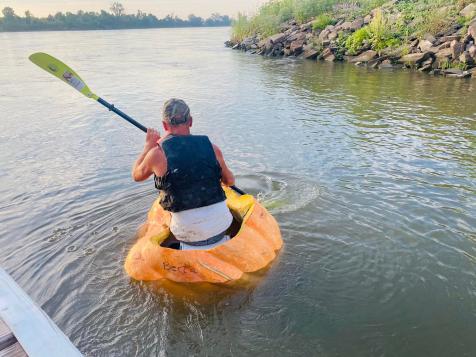 Nebraska Man Paddles Down River in an 846-Pound Pumpkin