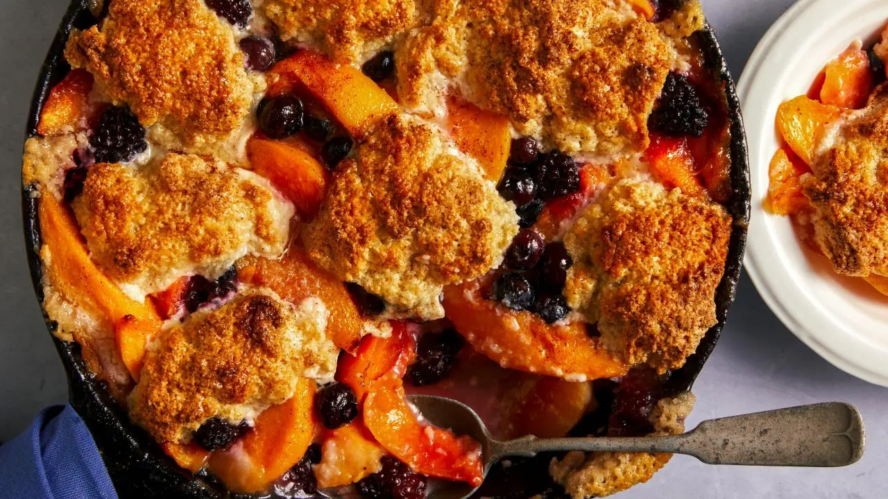 Easy-to-Gobble Fruit Cobbler