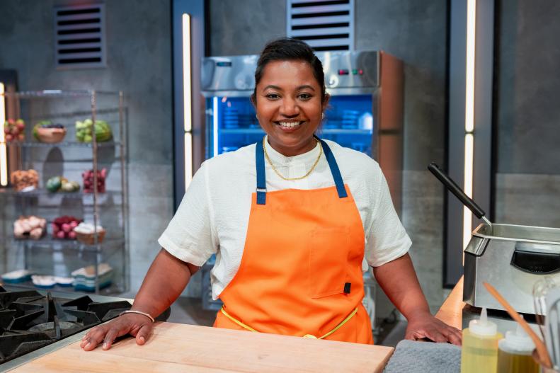 Contestant Aarthi Sampath, portrait, as seen on 24 in 24: Last Chef Standing, Season 1.