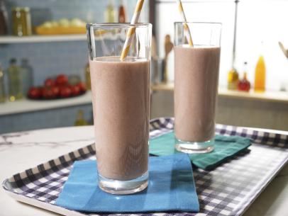 Geoffrey Zakarian's Margaret's Favorite Smoothie with Homemade Almond Milk Beauty, as seen on The Kitchen, Season 36.
