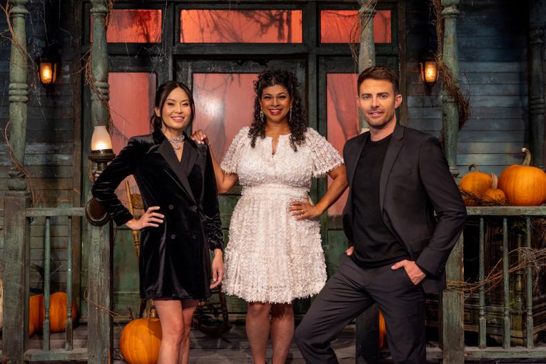 Host Jonathan Bennett, Judges Aarti Sequeira and Shinmin Li as seen on round 1, "Classic Halloween Horrors" challenge on Halloween Wars, Season 14.
